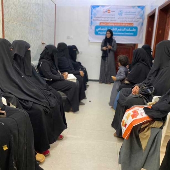 جلسات توعية لتحفيز النساء والفتيات على التغير نحو الأفضل