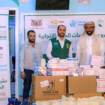 تسليم أدوية ومستلزمات طبية لقسم الطوارئ في مستشفى الغيضة