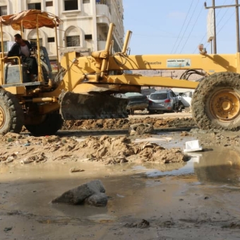 Cleaning campaign, waste disposal and opening of main roads in Mukalla