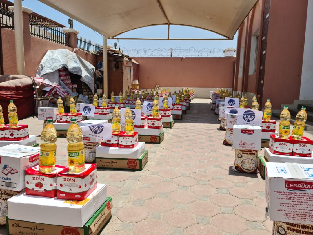 Distribution of Ramadan food baskets to Yemeni refugee families in Djibouti