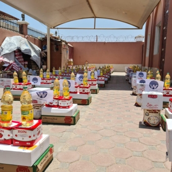 Distribution of Ramadan food baskets to Yemeni refugee families in Djibouti