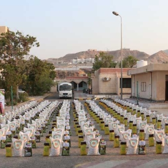 Sheikh Abdullah Al Nouri Charity Society distributes (380) Ramadan food baskets