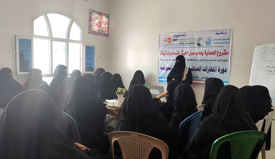 Carrying out a training in life and marketing skills for women in Al-Jufaina IDP Camp