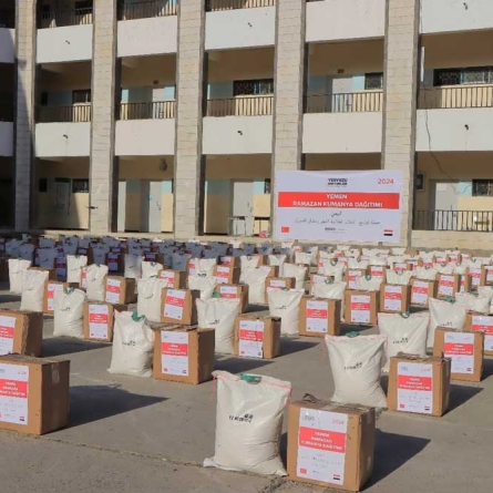 Poor and needy families receive 250 food baskets in Taiz 