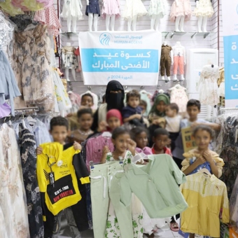 76 orphans of poor families receive Eid clothing in Al-Mahra
