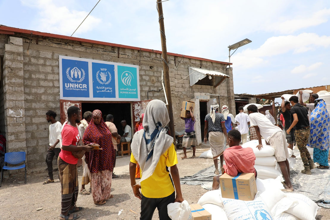 Refugees receive food aid in Kharaz camp