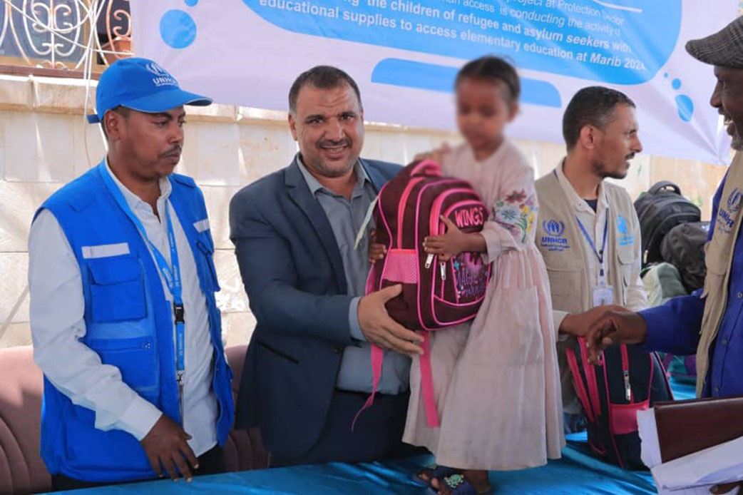 50 refugee children receive birth certificates and school bags