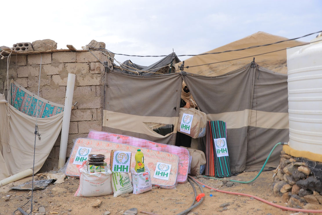 600 displaced families receive relief and shelter bags 