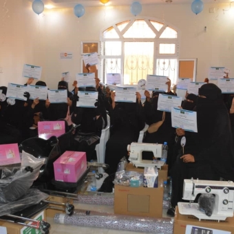 24 women in Aden receive economic empowerment grants 