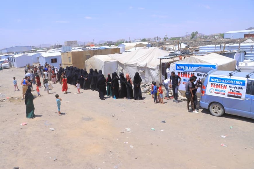 900 IDPs receive food meals in Hajjah