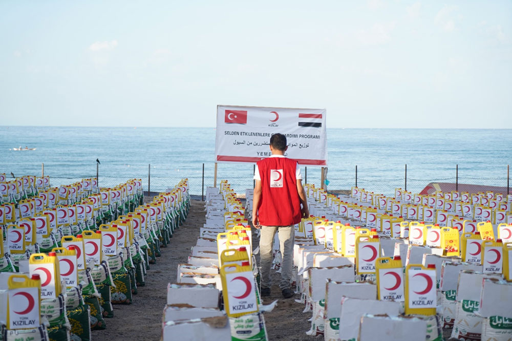 2336 IDPs receive food supplies in Hodeidah