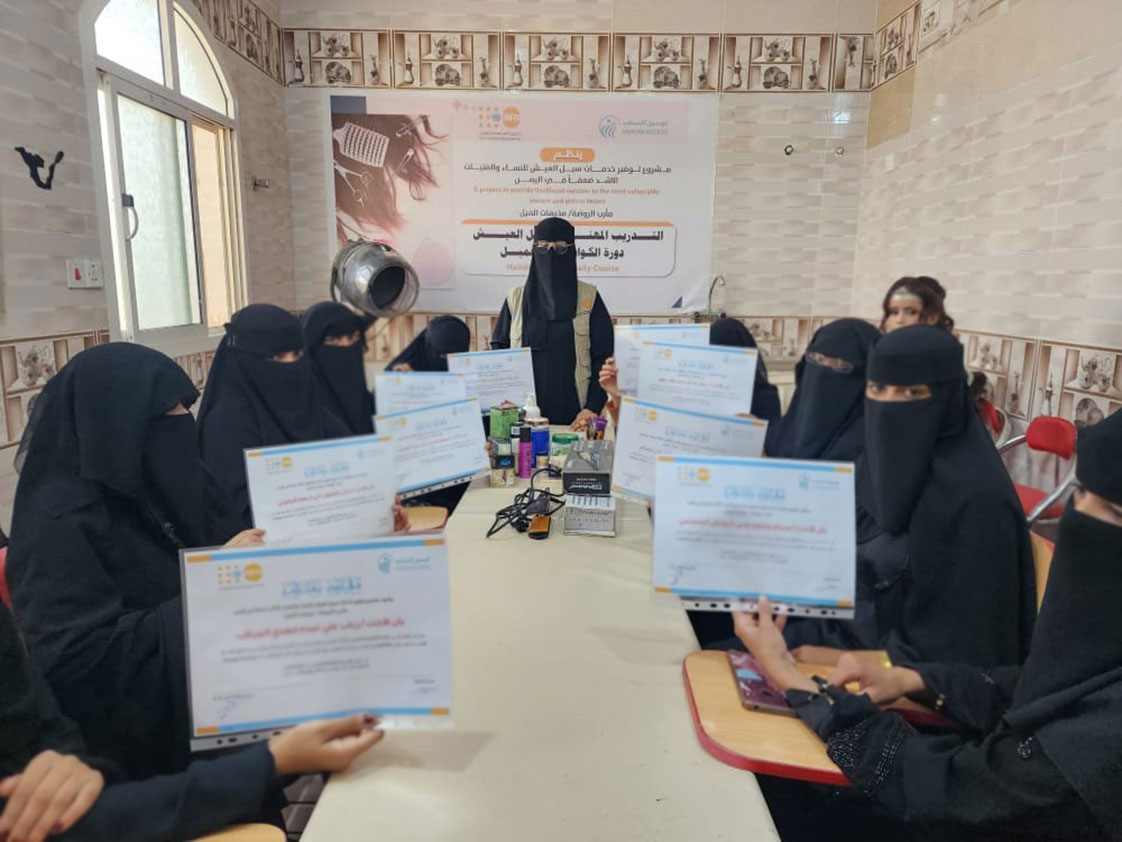 Yemeni Women Take Up Beauty Careers to Combat Unemployment