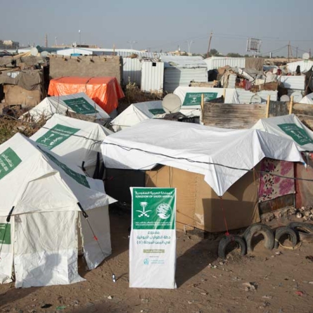 KSrelief Center Distributes Shelter Aid to Displaced People in Marib