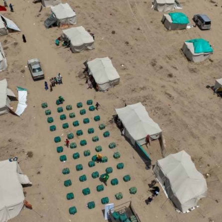 KSrelief Center Distributes Shelter Kits to Displaced Families in Aden