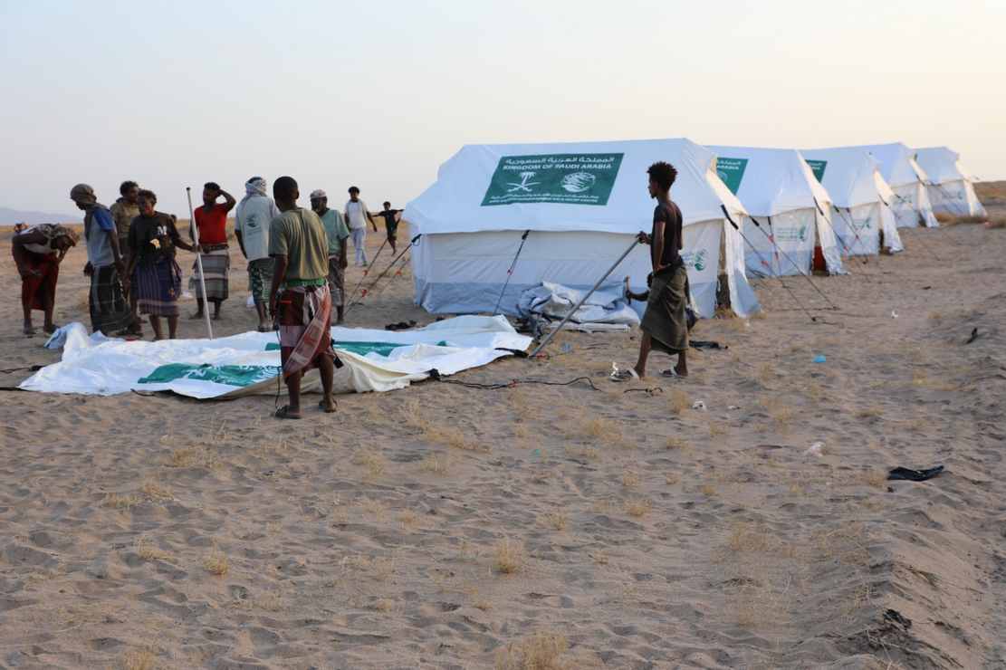 KSrelief Center Distributes Emergency Shelter Aid to Displaced Families in Lahj