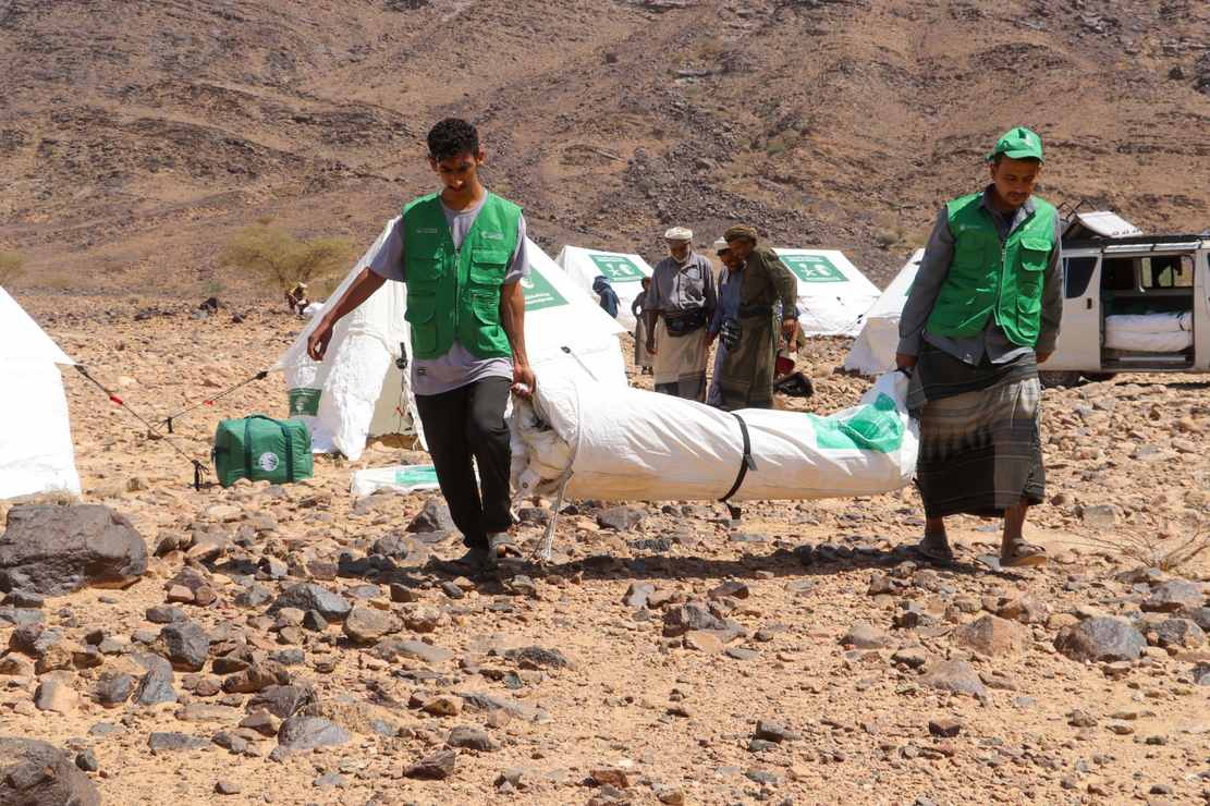 KSrelief Distributes Emergency Shelter Assistance to IDP Families in Shabwah