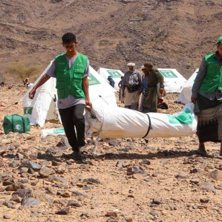 KSrelief Distributes Emergency Shelter Assistance to IDP Families in Shabwah